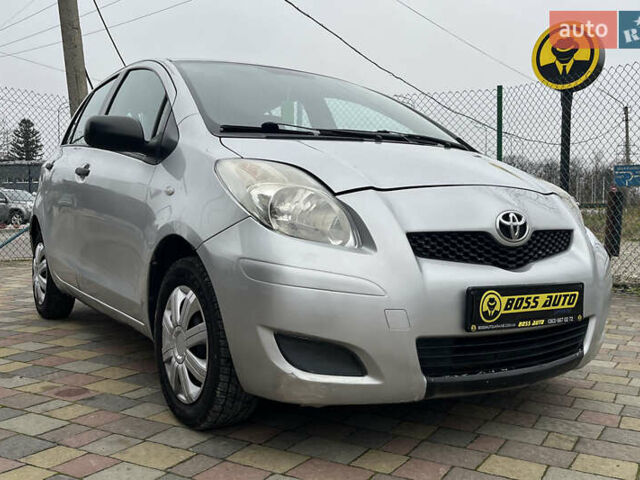 Серый Тойота Ярис, объемом двигателя 1 л и пробегом 230 тыс. км за 3450 $, фото 1 на Automoto.ua