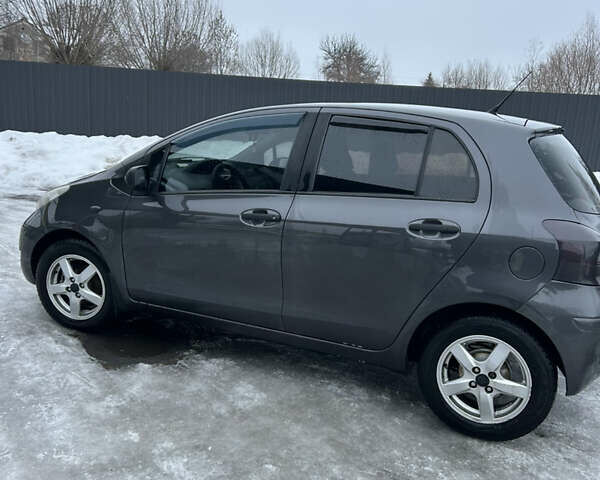 Сірий Тойота Яріс, об'ємом двигуна 1.4 л та пробігом 235 тис. км за 5900 $, фото 1 на Automoto.ua