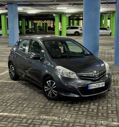 Сірий Тойота Яріс, об'ємом двигуна 1.33 л та пробігом 107 тис. км за 11500 $, фото 1 на Automoto.ua