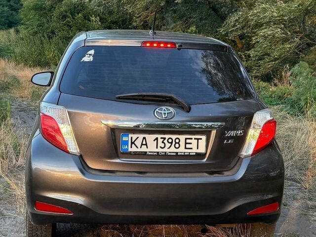 Сірий Тойота Яріс, об'ємом двигуна 1.5 л та пробігом 162 тис. км за 9000 $, фото 1 на Automoto.ua
