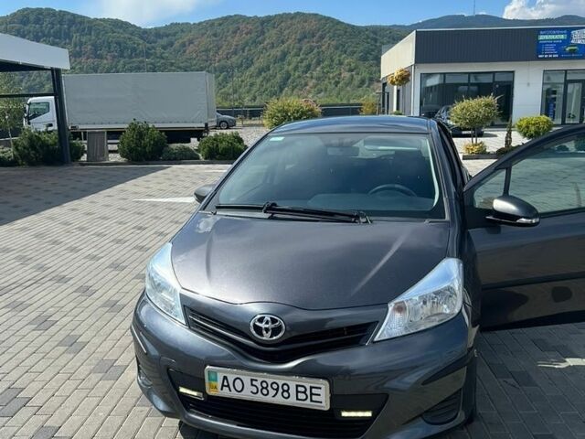 Серый Тойота Ярис, объемом двигателя 1 л и пробегом 83 тыс. км за 8100 $, фото 1 на Automoto.ua