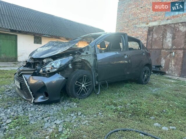 Серый Тойота Ярис, объемом двигателя 1.33 л и пробегом 137 тыс. км за 1700 $, фото 1 на Automoto.ua