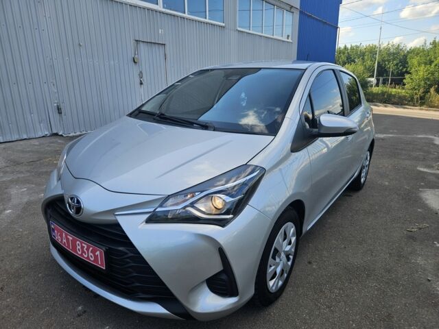 Серый Тойота Ярис, объемом двигателя 1 л и пробегом 207 тыс. км за 9950 $, фото 1 на Automoto.ua