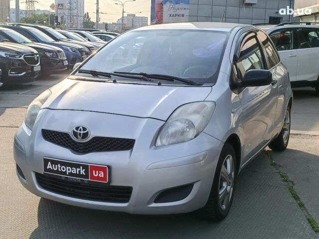 Сірий Тойота Яріс, об'ємом двигуна 1 л та пробігом 210 тис. км за 4490 $, фото 1 на Automoto.ua