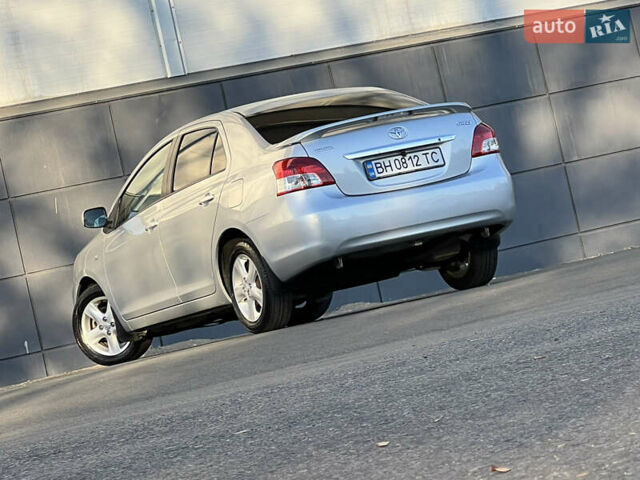 Серый Тойота Ярис, объемом двигателя 1.3 л и пробегом 181 тыс. км за 7300 $, фото 1 на Automoto.ua