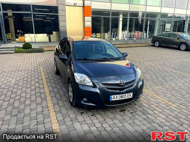 Сірий Тойота Яріс, об'ємом двигуна 1.5 л та пробігом 173 тис. км за 5500 $, фото 1 на Automoto.ua