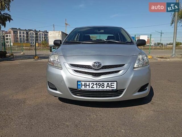 Серый Тойота Ярис, объемом двигателя 1.3 л и пробегом 270 тыс. км за 4750 $, фото 1 на Automoto.ua