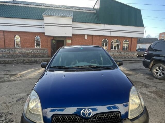 Синий Тойота Ярис, объемом двигателя 1 л и пробегом 250 тыс. км за 2999 $, фото 1 на Automoto.ua
