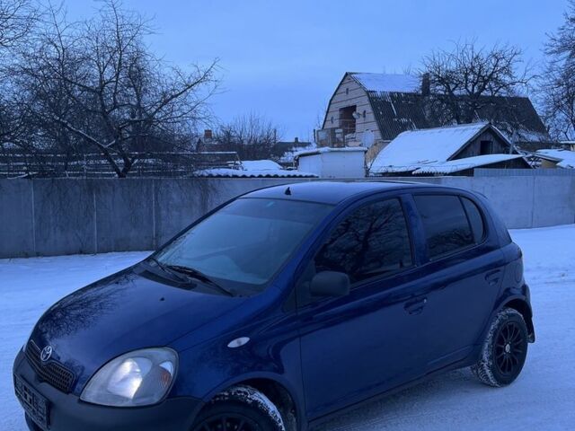 Синій Тойота Яріс, об'ємом двигуна 1 л та пробігом 200 тис. км за 3250 $, фото 1 на Automoto.ua