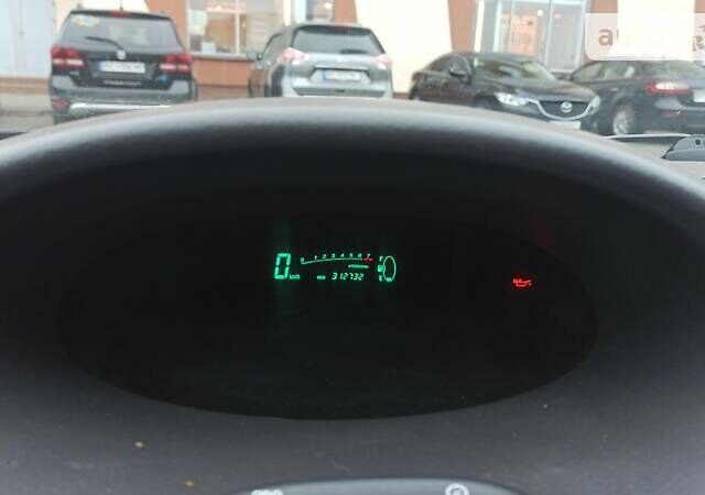 Синий Тойота Ярис, объемом двигателя 1 л и пробегом 300 тыс. км за 2800 $, фото 1 на Automoto.ua