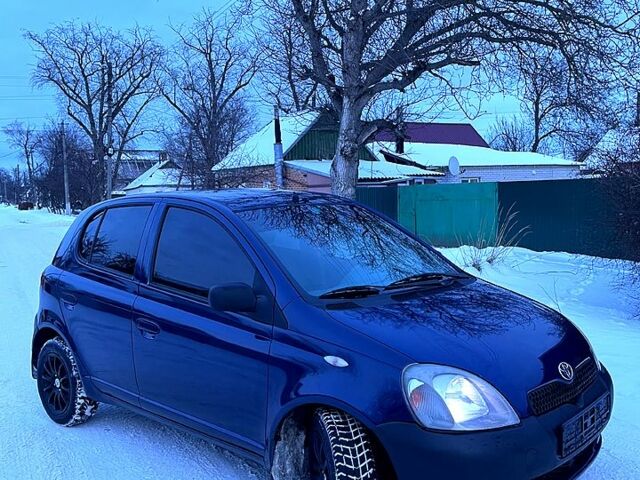 Синий Тойота Ярис, объемом двигателя 1 л и пробегом 260 тыс. км за 3250 $, фото 1 на Automoto.ua
