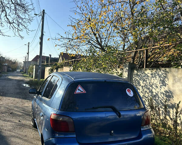 Синий Тойота Ярис, объемом двигателя 1 л и пробегом 260 тыс. км за 2700 $, фото 1 на Automoto.ua