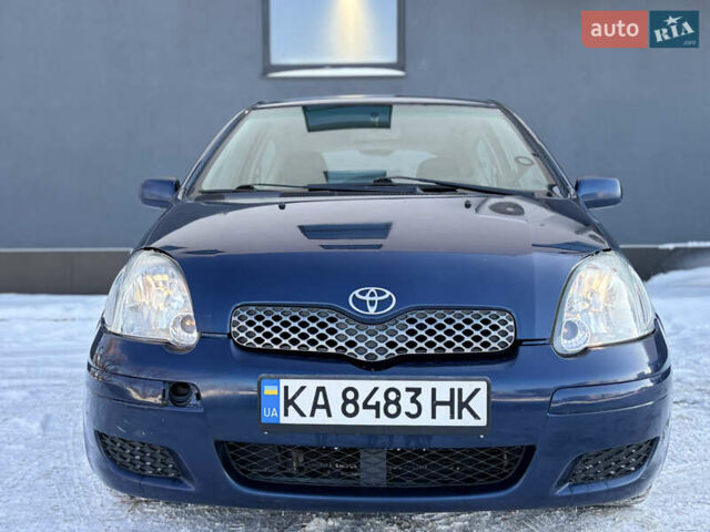 Синий Тойота Ярис, объемом двигателя 1 л и пробегом 243 тыс. км за 3600 $, фото 1 на Automoto.ua