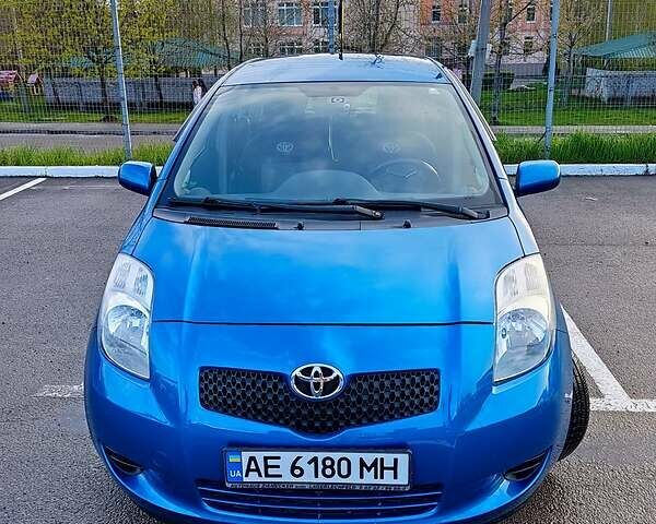 Синий Тойота Ярис, объемом двигателя 1 л и пробегом 200 тыс. км за 5200 $, фото 1 на Automoto.ua