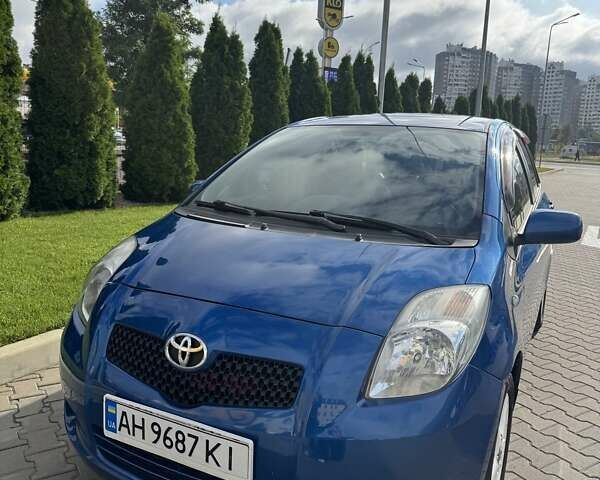 Синій Тойота Яріс, об'ємом двигуна 1.3 л та пробігом 189 тис. км за 6000 $, фото 1 на Automoto.ua