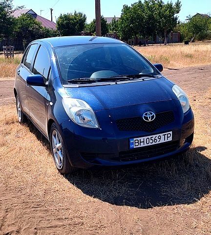 Синий Тойота Ярис, объемом двигателя 1.4 л и пробегом 140 тыс. км за 6400 $, фото 1 на Automoto.ua
