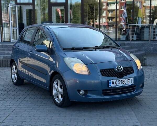 Синий Тойота Ярис, объемом двигателя 1.3 л и пробегом 205 тыс. км за 6100 $, фото 1 на Automoto.ua