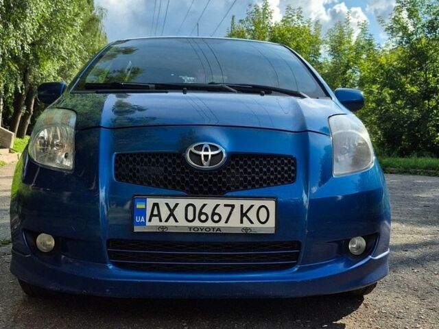 Синий Тойота Ярис, объемом двигателя 1.3 л и пробегом 173 тыс. км за 6000 $, фото 1 на Automoto.ua