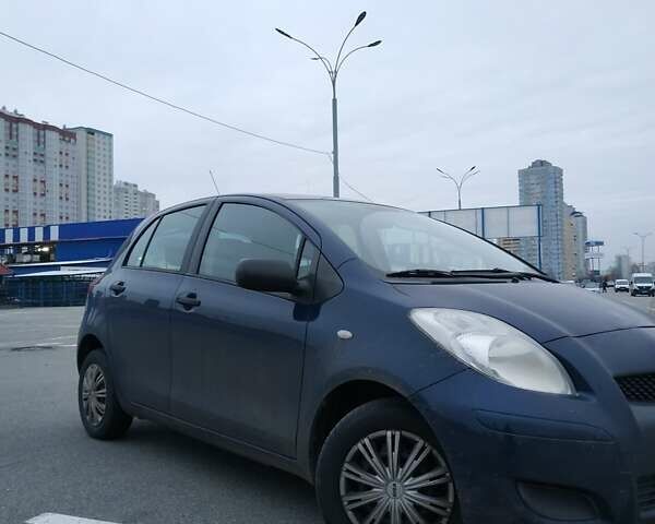 Синий Тойота Ярис, объемом двигателя 0 л и пробегом 195 тыс. км за 4999 $, фото 1 на Automoto.ua