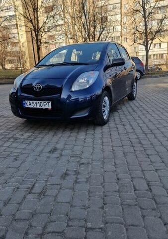 Синий Тойота Ярис, объемом двигателя 1 л и пробегом 200 тыс. км за 4600 $, фото 1 на Automoto.ua