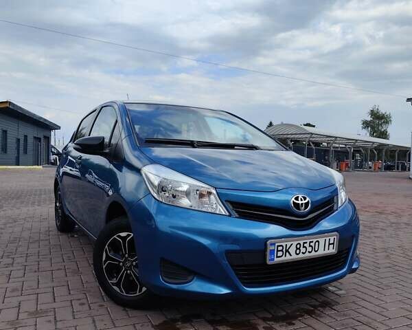 Синий Тойота Ярис, объемом двигателя 1 л и пробегом 144 тыс. км за 6800 $, фото 1 на Automoto.ua