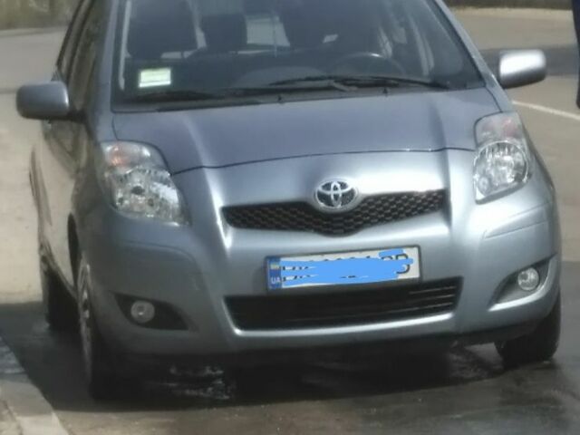 Синий Тойота Ярис, объемом двигателя 1 л и пробегом 275 тыс. км за 6000 $, фото 1 на Automoto.ua