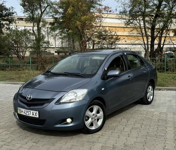 Синий Тойота Ярис, объемом двигателя 1.3 л и пробегом 167 тыс. км за 6523 $, фото 1 на Automoto.ua