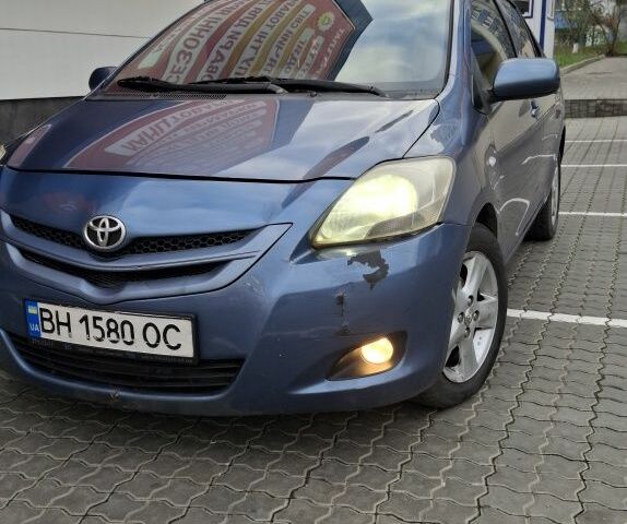 Синий Тойота Ярис, объемом двигателя 1.5 л и пробегом 240 тыс. км за 5600 $, фото 1 на Automoto.ua