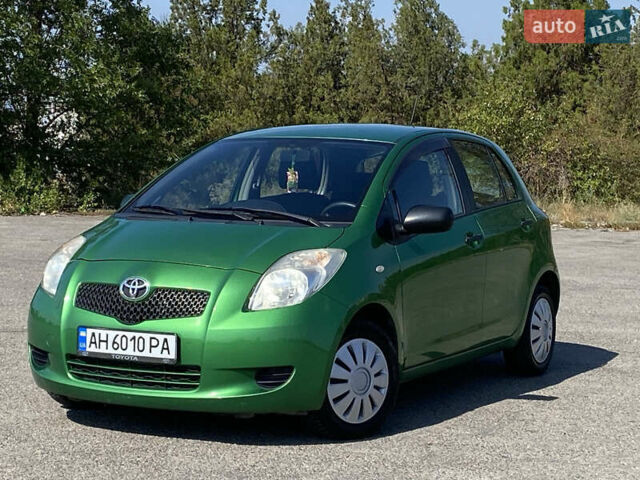 Зеленый Тойота Ярис, объемом двигателя 1.3 л и пробегом 143 тыс. км за 6800 $, фото 1 на Automoto.ua