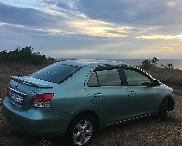 Зелений Тойота Яріс, об'ємом двигуна 1.3 л та пробігом 236 тис. км за 6366 $, фото 1 на Automoto.ua