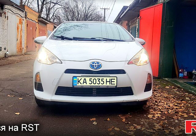 Білий Тойота Aqua, об'ємом двигуна 1.5 л та пробігом 132 тис. км за 8600 $, фото 1 на Automoto.ua