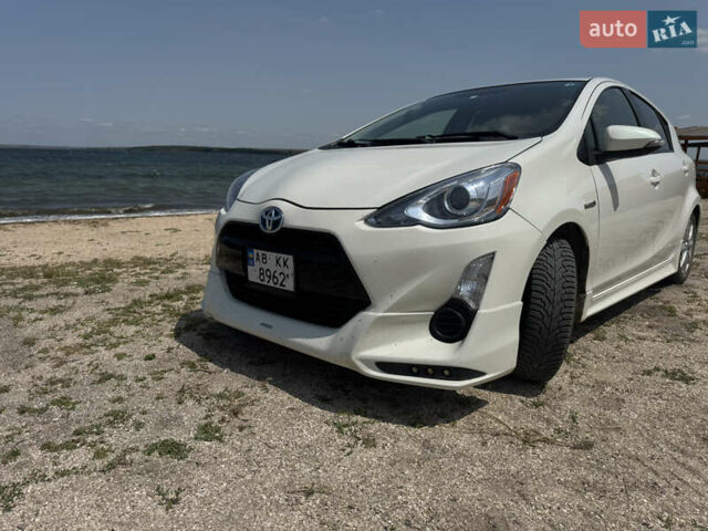 Белый Тойота Aqua, объемом двигателя 1.5 л и пробегом 61 тыс. км за 10700 $, фото 1 на Automoto.ua