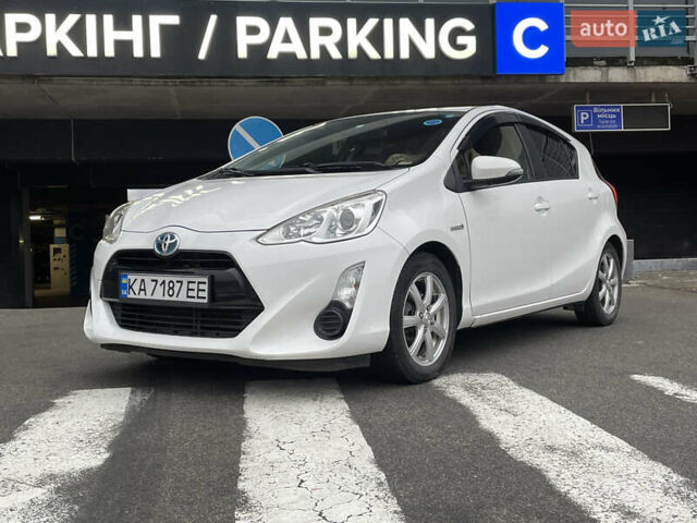 Білий Тойота Aqua, об'ємом двигуна 1.5 л та пробігом 123 тис. км за 9900 $, фото 1 на Automoto.ua