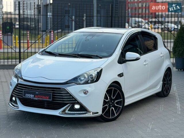 Білий Тойота Aqua, об'ємом двигуна 1.5 л та пробігом 42 тис. км за 13900 $, фото 1 на Automoto.ua