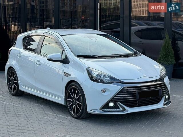 Белый Тойота Aqua, объемом двигателя 1.5 л и пробегом 42 тыс. км за 13500 $, фото 1 на Automoto.ua