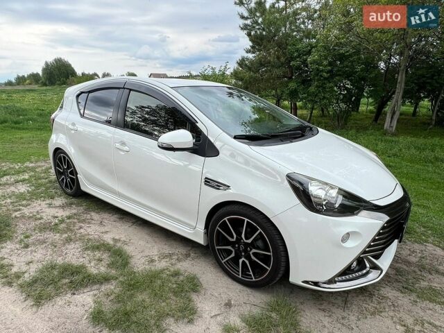 Білий Тойота Aqua, об'ємом двигуна 1.5 л та пробігом 42 тис. км за 12999 $, фото 1 на Automoto.ua