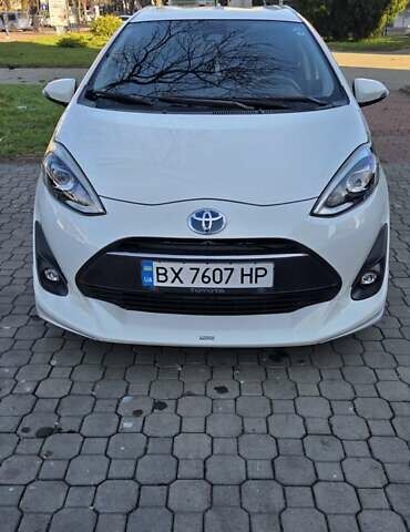 Белый Тойота Aqua, объемом двигателя 1.5 л и пробегом 51 тыс. км за 12800 $, фото 1 на Automoto.ua