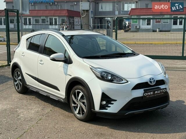 Белый Тойота Aqua, объемом двигателя 1.5 л и пробегом 86 тыс. км за 13390 $, фото 1 на Automoto.ua