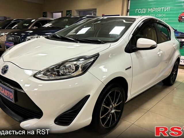 Білий Тойота Aqua, об'ємом двигуна 1.5 л та пробігом 108 тис. км за 12000 $, фото 1 на Automoto.ua