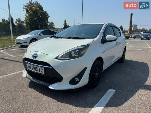 Белый Тойота Aqua, объемом двигателя 1.5 л и пробегом 78 тыс. км за 13750 $, фото 1 на Automoto.ua