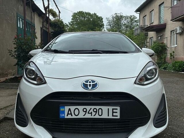 Білий Тойота Aqua, об'ємом двигуна 1.5 л та пробігом 56 тис. км за 12500 $, фото 1 на Automoto.ua
