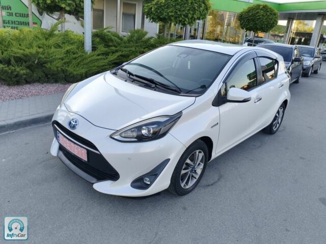 Белый Тойота Aqua, объемом двигателя 1.5 л и пробегом 73 тыс. км за 12800 $, фото 1 на Automoto.ua