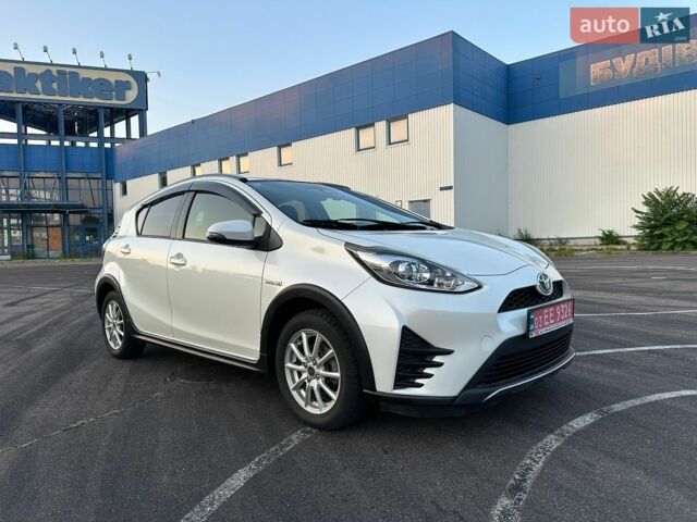 Белый Тойота Aqua, объемом двигателя 1.5 л и пробегом 71 тыс. км за 13100 $, фото 1 на Automoto.ua