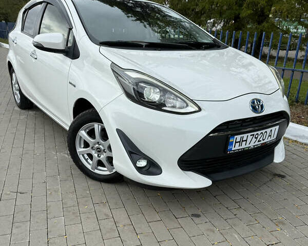 Білий Тойота Aqua, об'ємом двигуна 1.5 л та пробігом 86 тис. км за 12800 $, фото 1 на Automoto.ua