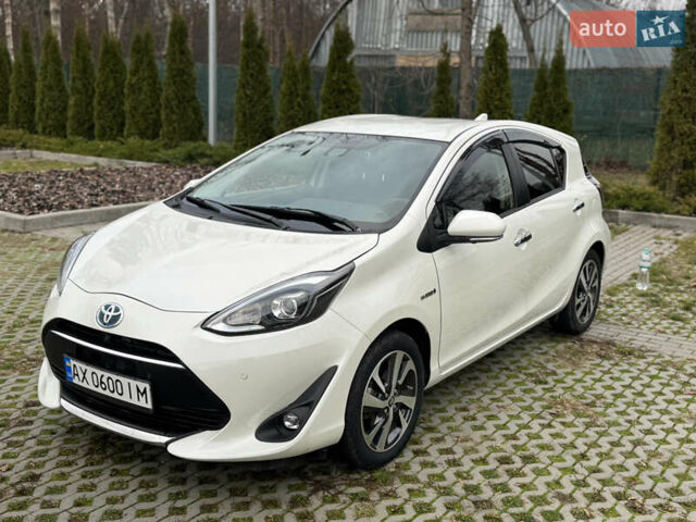 Белый Тойота Aqua, объемом двигателя 1.5 л и пробегом 37 тыс. км за 13900 $, фото 1 на Automoto.ua