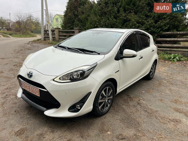 Білий Тойота Aqua, об'ємом двигуна 1.5 л та пробігом 61 тис. км за 13200 $, фото 1 на Automoto.ua