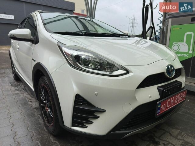Белый Тойота Aqua, объемом двигателя 1.5 л и пробегом 28 тыс. км за 14900 $, фото 1 на Automoto.ua