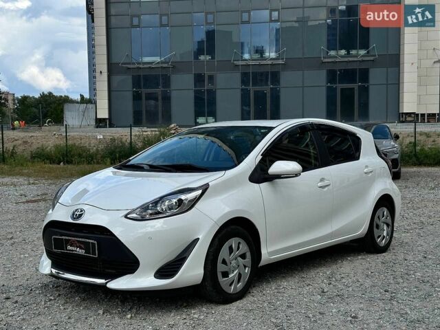 Білий Тойота Aqua, об'ємом двигуна 1.5 л та пробігом 66 тис. км за 13900 $, фото 1 на Automoto.ua