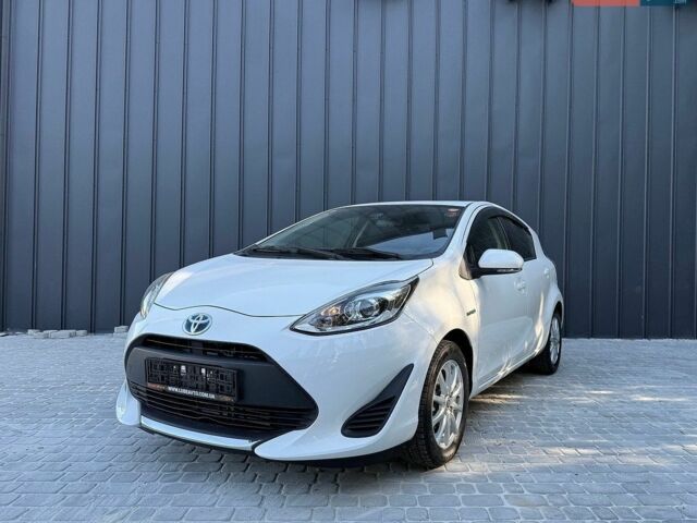 Белый Тойота Aqua, объемом двигателя 1.5 л и пробегом 57 тыс. км за 13900 $, фото 1 на Automoto.ua