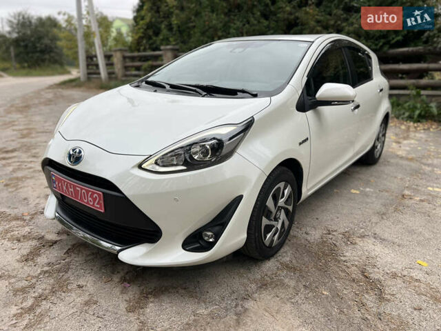 Білий Тойота Aqua, об'ємом двигуна 1.5 л та пробігом 58 тис. км за 13300 $, фото 1 на Automoto.ua
